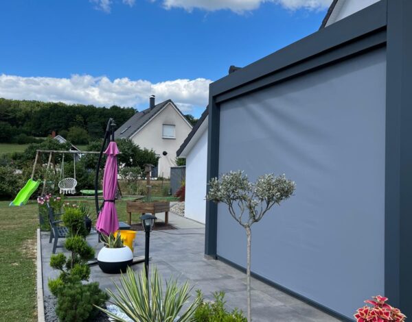 pergola avec store zip fermé