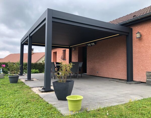 pergola à toit fixe