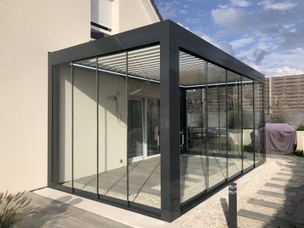 pergola fixe avec vitrage