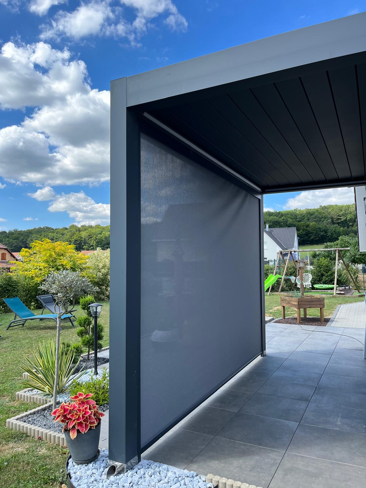 Store Zip pour Pergola à Vesoul : Une Protection Complète